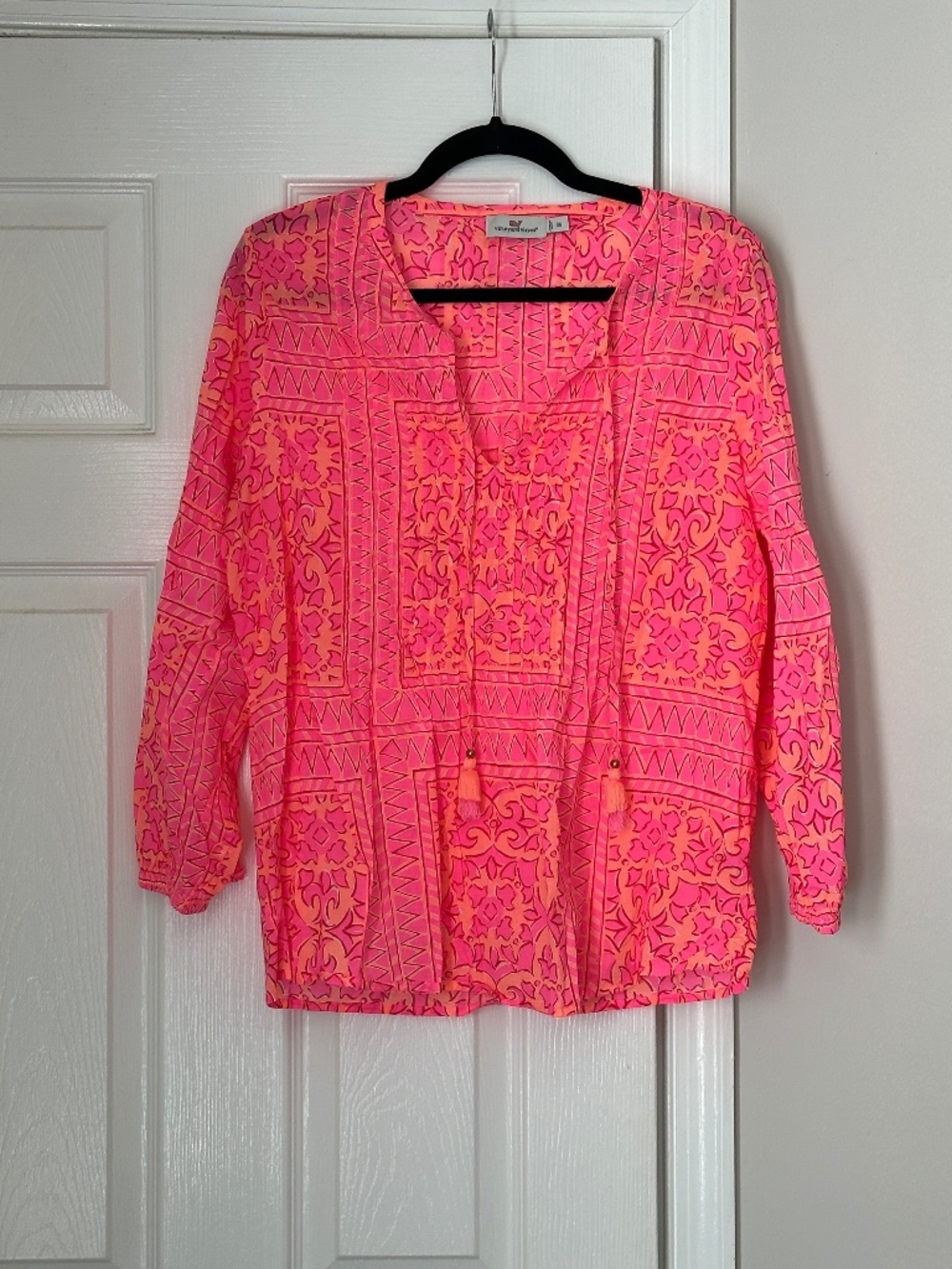 Vineyard Vines Tortola Scarf Print Pleated Top in Knockout Pink Medium Cotton